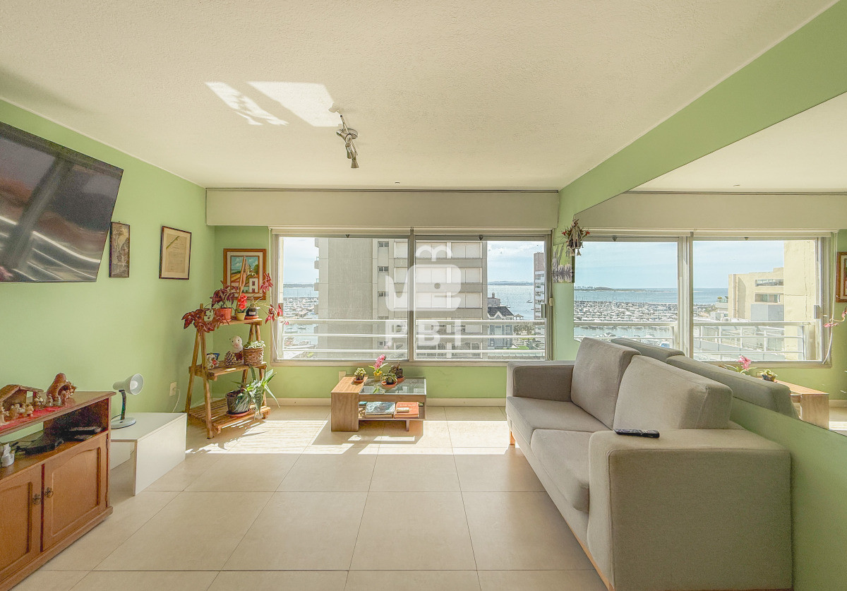 QXBhcnRhbWVudG8gZW4gUGVuw61uc3VsYSBjb24gdmlzdGEgYWwgUHVlcnRvLCAyIGRvcm1pdG9yaW9zIC0gVG9ycmUgVmVyb25hIC0gUmVmIDogUEJJMTUyMDk=