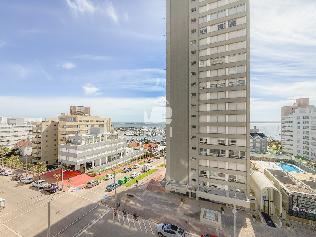 QXBhcnRhbWVudG8gZW4gUGVuw61uc3VsYSBjb24gdmlzdGEgYWwgUHVlcnRvLCAyIGRvcm1pdG9yaW9zIC0gVG9ycmUgVmVyb25hIC0gUmVmIDogUEJJMTUyMDk=