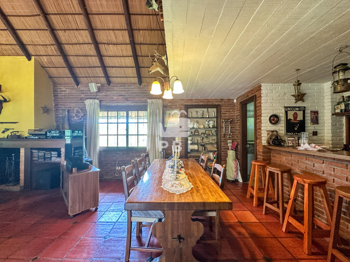 Q2FzYSBlbiBKYXJkaW5lcyBkZSBDw7NyZG9iYSwgMyBzdWl0ZXMgbcOhcyB0b2lsZXR0ZSAtIFJlZiA6IFBCSTE0NzA0