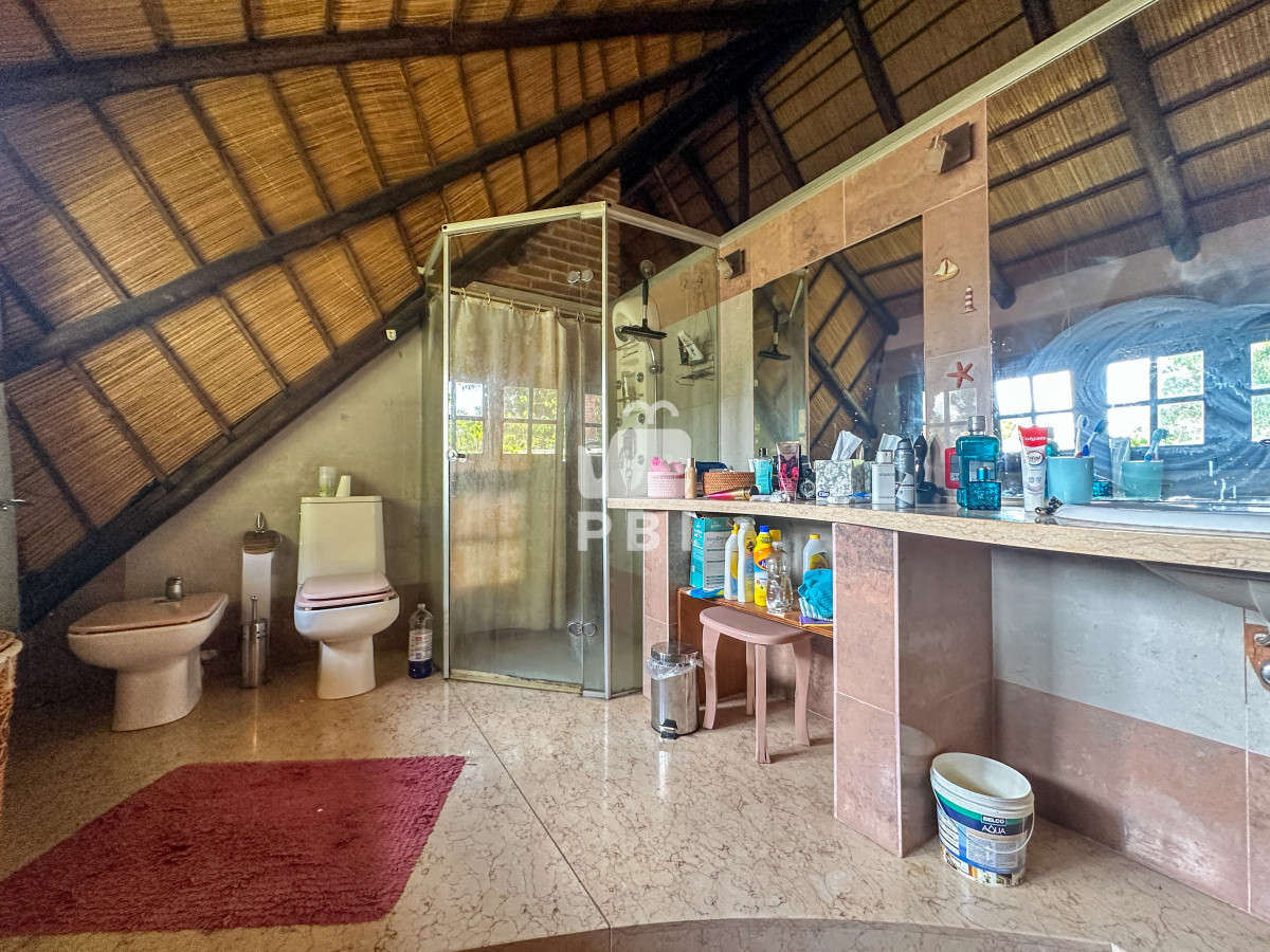 Q2FzYSBlbiBKYXJkaW5lcyBkZSBDw7NyZG9iYSwgMyBzdWl0ZXMgbcOhcyB0b2lsZXR0ZSAtIFJlZiA6IFBCSTE0NzA0