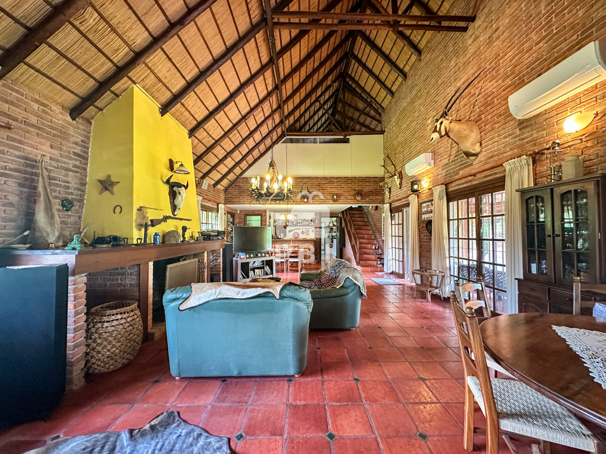 Q2FzYSBlbiBKYXJkaW5lcyBkZSBDw7NyZG9iYSwgMyBzdWl0ZXMgbcOhcyB0b2lsZXR0ZSAtIFJlZiA6IFBCSTE0NzA0