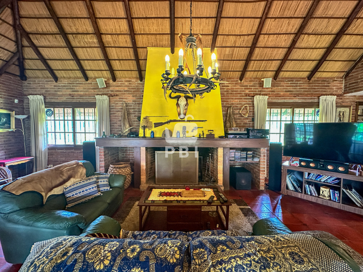 Q2FzYSBlbiBKYXJkaW5lcyBkZSBDw7NyZG9iYSwgMyBzdWl0ZXMgbcOhcyB0b2lsZXR0ZSAtIFJlZiA6IFBCSTE0NzA0