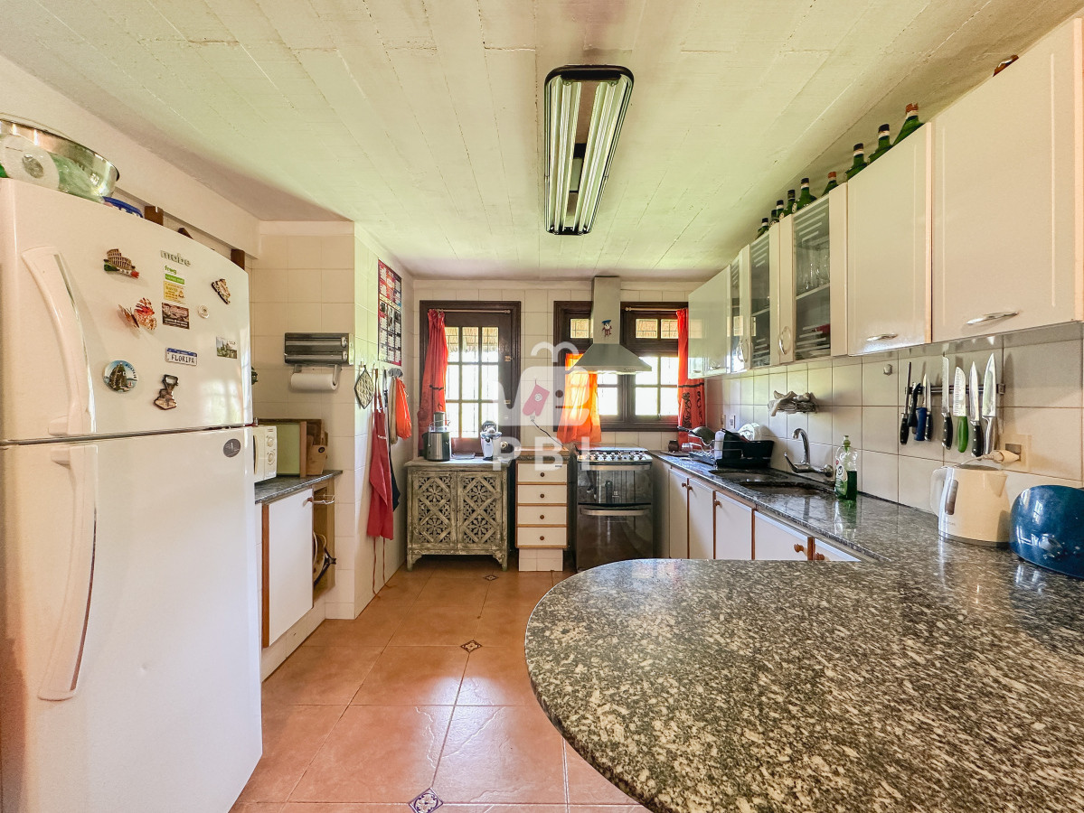 Q2FzYSBlbiBKYXJkaW5lcyBkZSBDw7NyZG9iYSwgMyBzdWl0ZXMgbcOhcyB0b2lsZXR0ZSAtIFJlZiA6IFBCSTE0NzA0