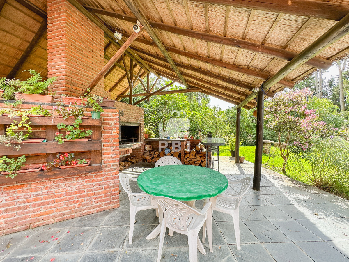 Q2FzYSBlbiBKYXJkaW5lcyBkZSBDw7NyZG9iYSwgMyBzdWl0ZXMgbcOhcyB0b2lsZXR0ZSAtIFJlZiA6IFBCSTE0NzA0