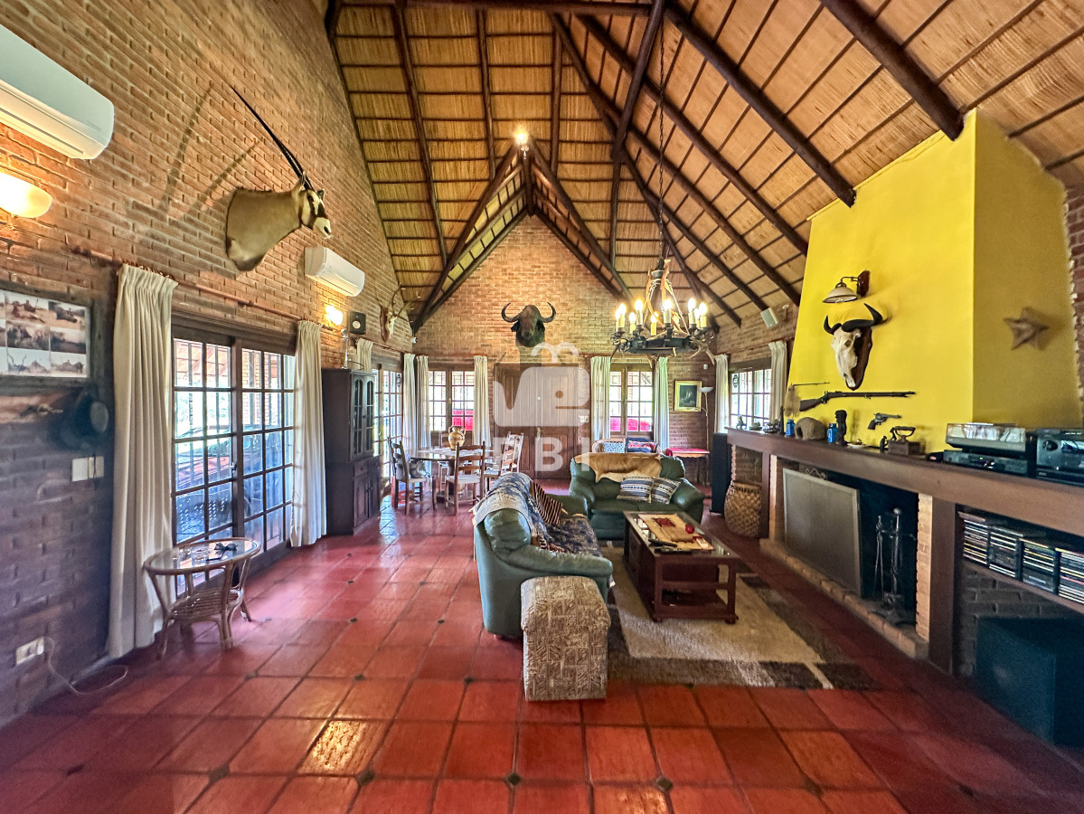 Q2FzYSBlbiBKYXJkaW5lcyBkZSBDw7NyZG9iYSwgMyBzdWl0ZXMgbcOhcyB0b2lsZXR0ZSAtIFJlZiA6IFBCSTE0NzA0