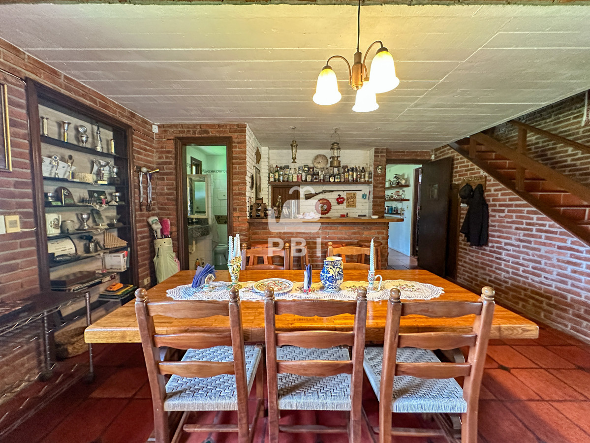 Q2FzYSBlbiBKYXJkaW5lcyBkZSBDw7NyZG9iYSwgMyBzdWl0ZXMgbcOhcyB0b2lsZXR0ZSAtIFJlZiA6IFBCSTE0NzA0