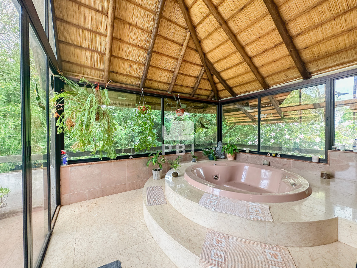 Q2FzYSBlbiBKYXJkaW5lcyBkZSBDw7NyZG9iYSwgMyBzdWl0ZXMgbcOhcyB0b2lsZXR0ZSAtIFJlZiA6IFBCSTE0NzA0