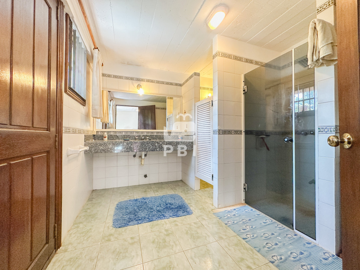 Q2FzYSBlbiBKYXJkaW5lcyBkZSBDw7NyZG9iYSwgMyBzdWl0ZXMgbcOhcyB0b2lsZXR0ZSAtIFJlZiA6IFBCSTE0NzA0