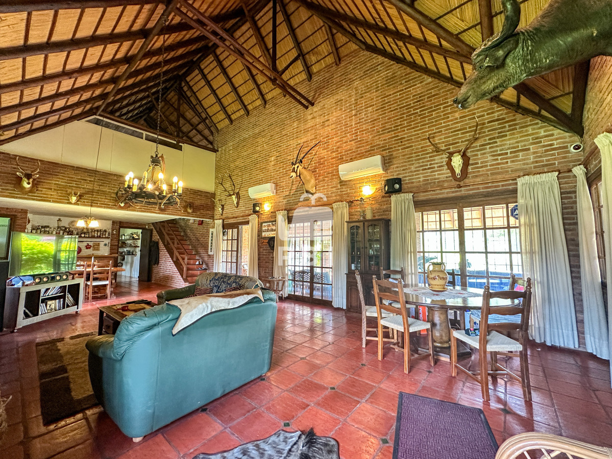 Q2FzYSBlbiBKYXJkaW5lcyBkZSBDw7NyZG9iYSwgMyBzdWl0ZXMgbcOhcyB0b2lsZXR0ZSAtIFJlZiA6IFBCSTE0NzA0