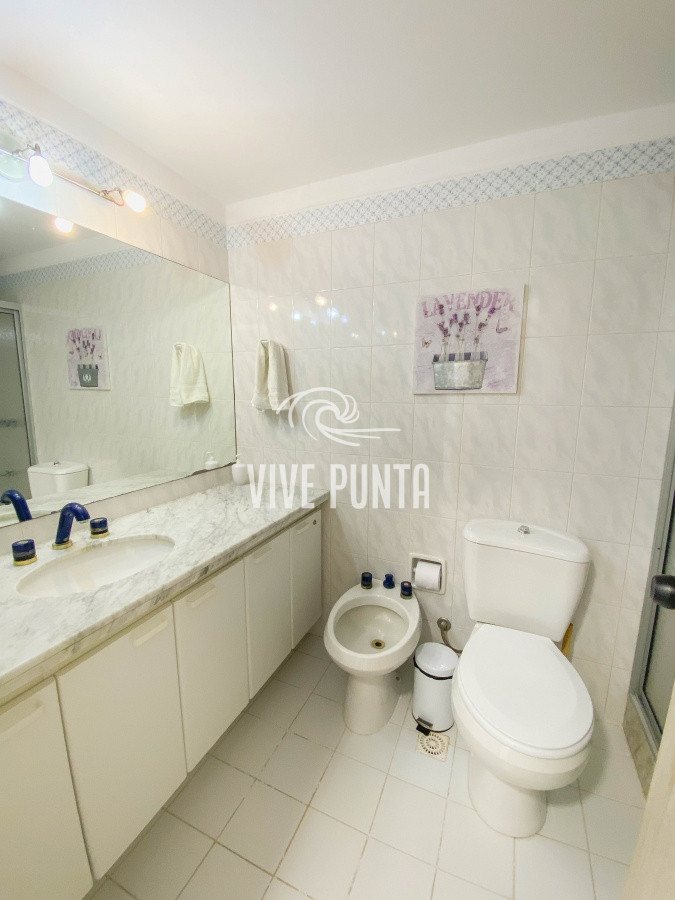 Apartamento ID.1098 - Mansa, apartamento en primera linea de 3 dormitorios mas dependencia