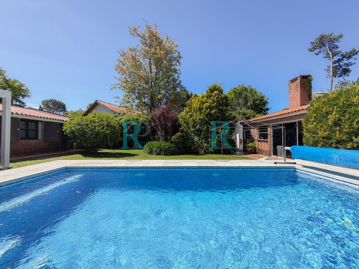 Casa ID.2674 - Casa en Pinares, 4 dormitorios y piscina climatizada