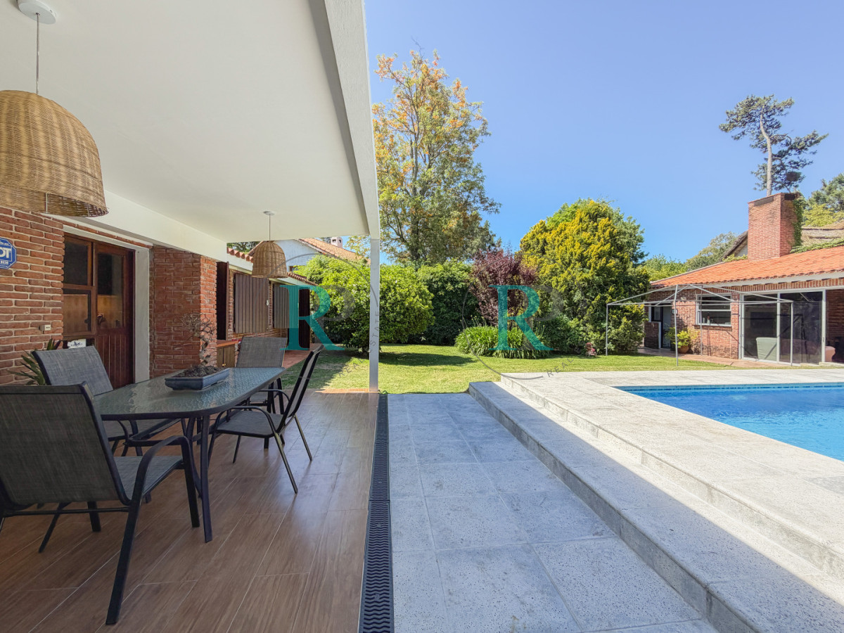 Casa ID.2674 - Casa en Pinares, 4 dormitorios y piscina climatizada