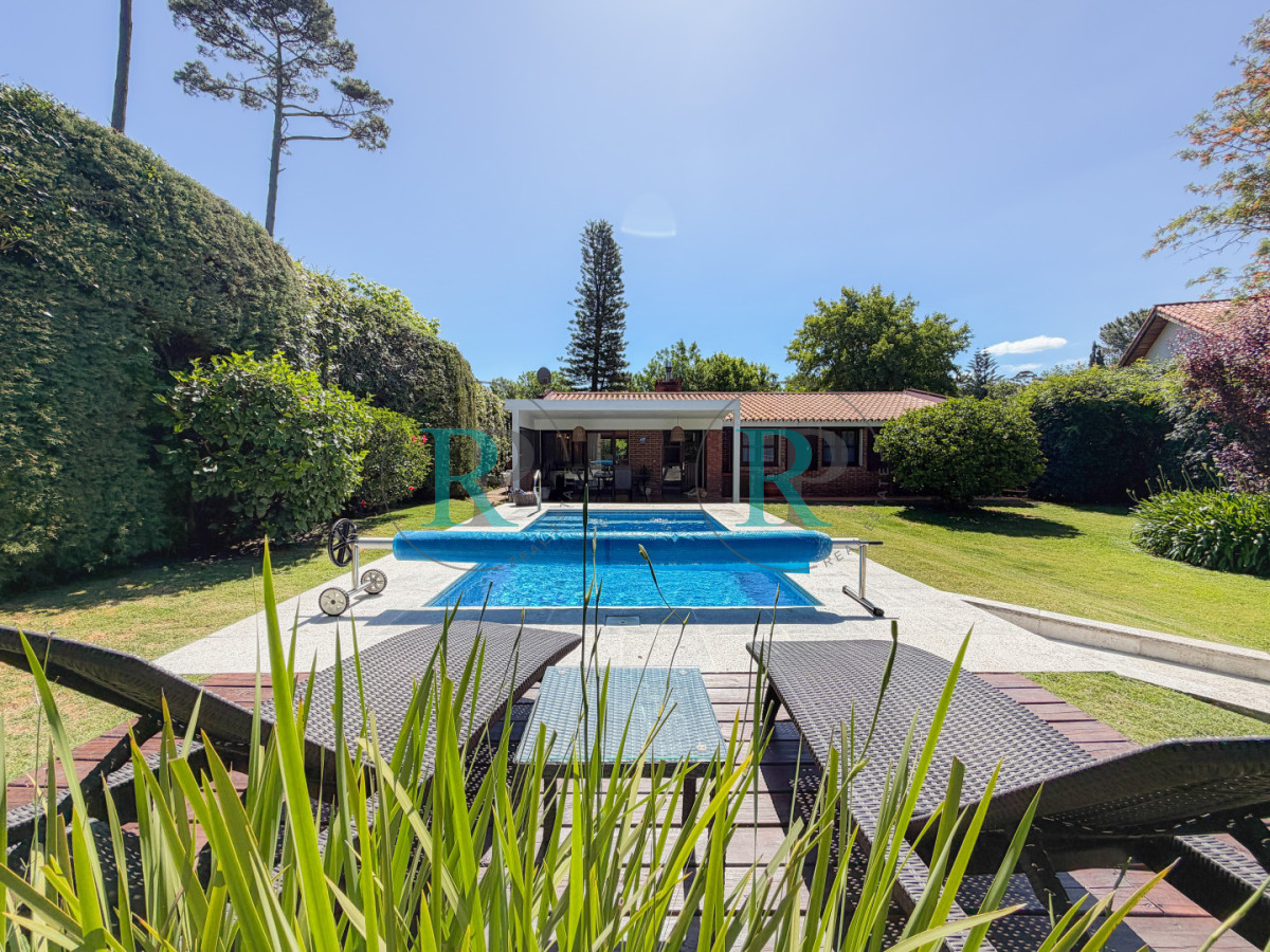 Casa ID.2674 - Casa en Pinares, 4 dormitorios y piscina climatizada