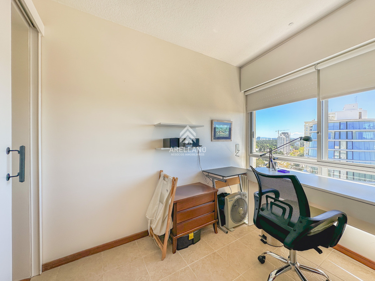 Apartamento ID.5626 - Venta Apartamento en Roosevelt, piso alto, 2 dormitorios más dependencia