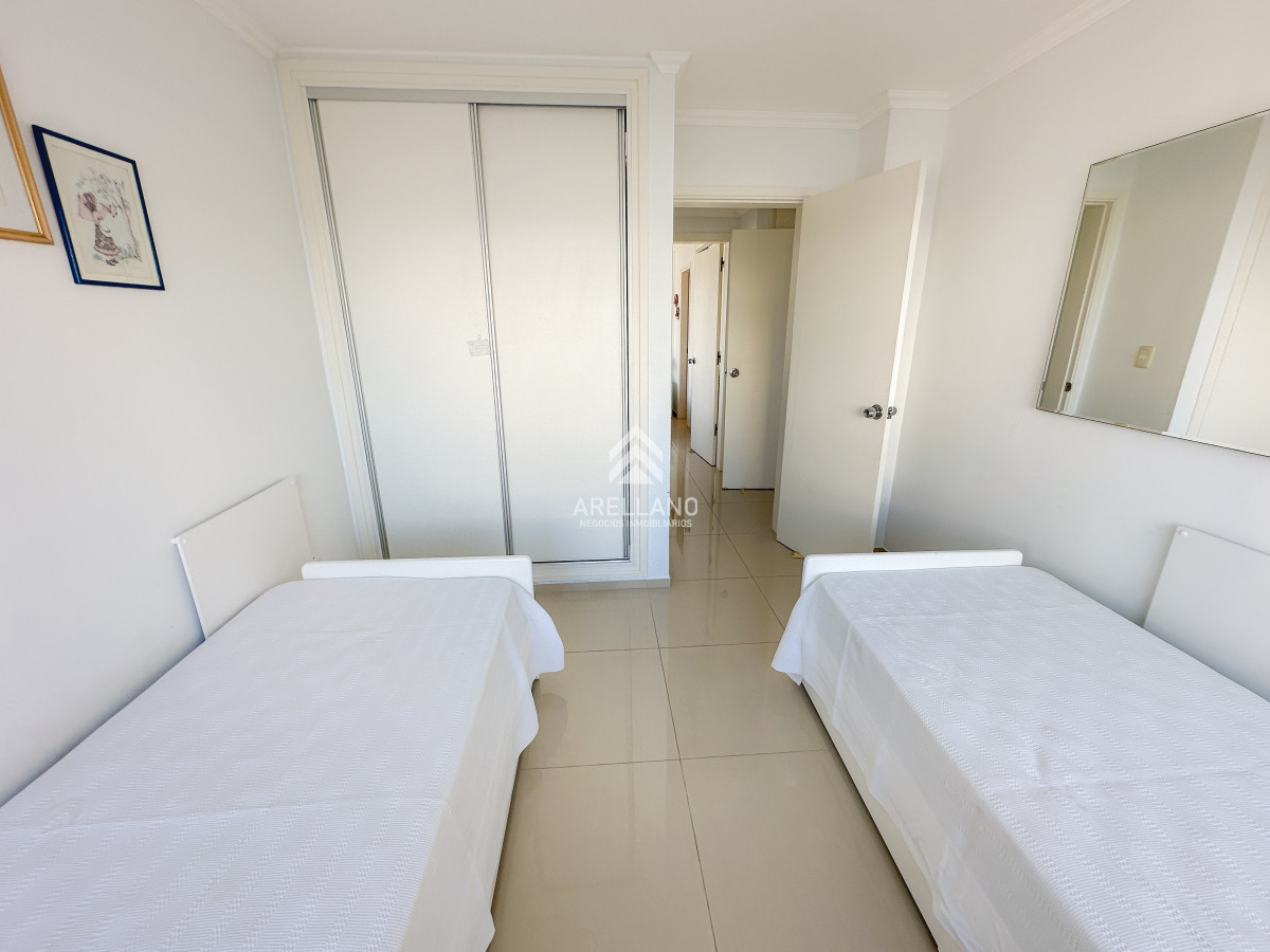 Apartamento ID.5356 - Oportunidad, piso alto 2 dormitorios más dependencia