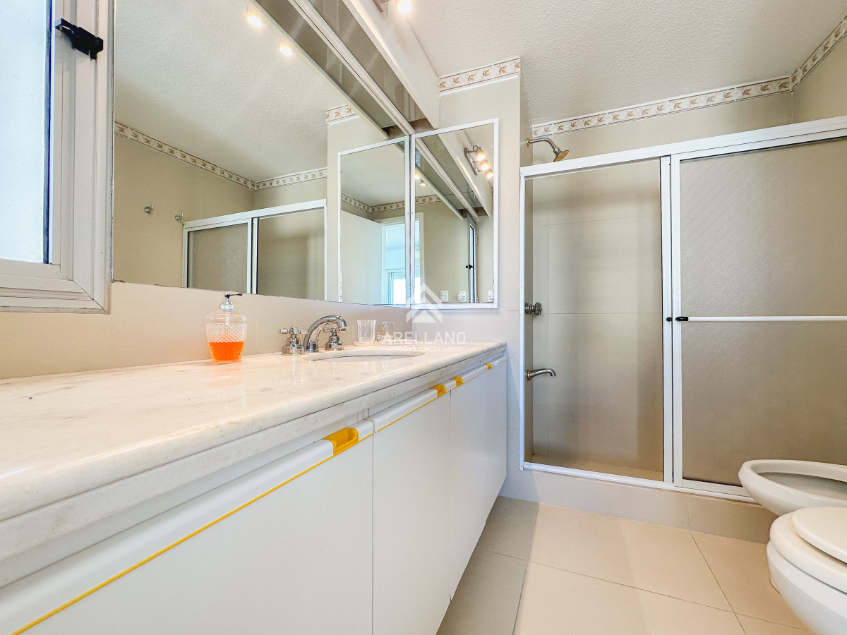 Apartamento ID.5356 - Oportunidad, piso alto 2 dormitorios más dependencia