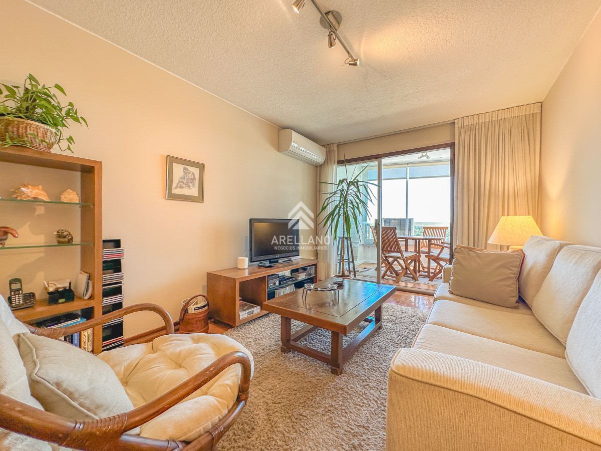 Apartamento ID.5626 - Venta Apartamento en Roosevelt, piso alto, 2 dormitorios más dependencia