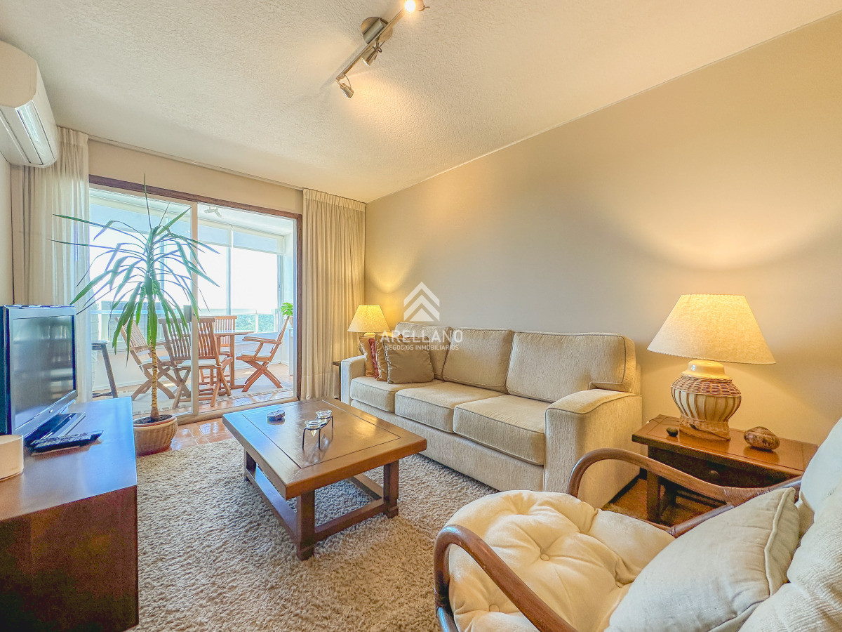 Apartamento ID.5626 - Venta Apartamento en Roosevelt, piso alto, 2 dormitorios más dependencia