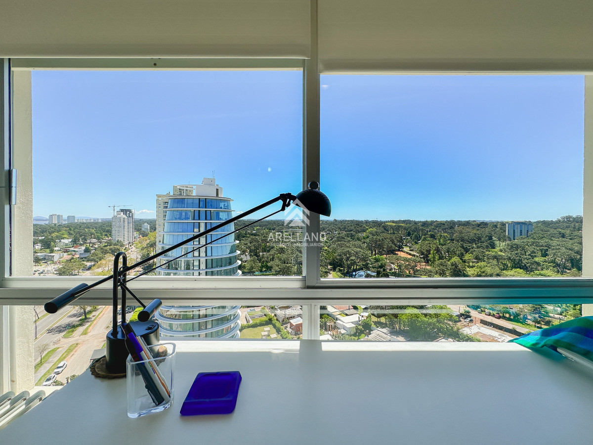 Apartamento ID.5626 - Venta Apartamento en Roosevelt, piso alto, 2 dormitorios más dependencia