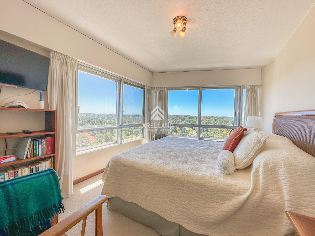 Apartamento ID.5626 - Venta Apartamento en Roosevelt, piso alto, 2 dormitorios más dependencia