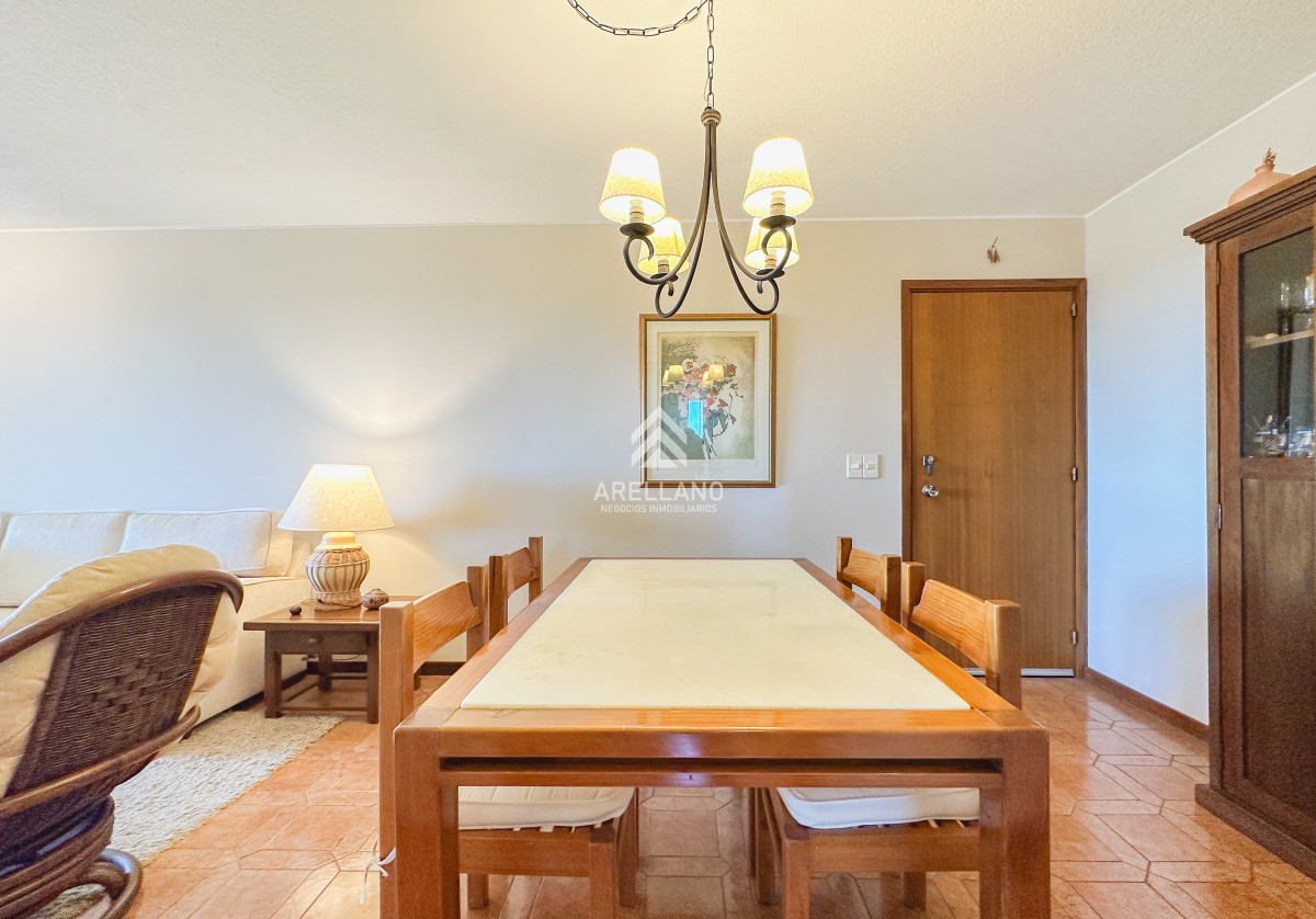 Apartamento ID.5626 - Venta Apartamento en Roosevelt, piso alto, 2 dormitorios más dependencia