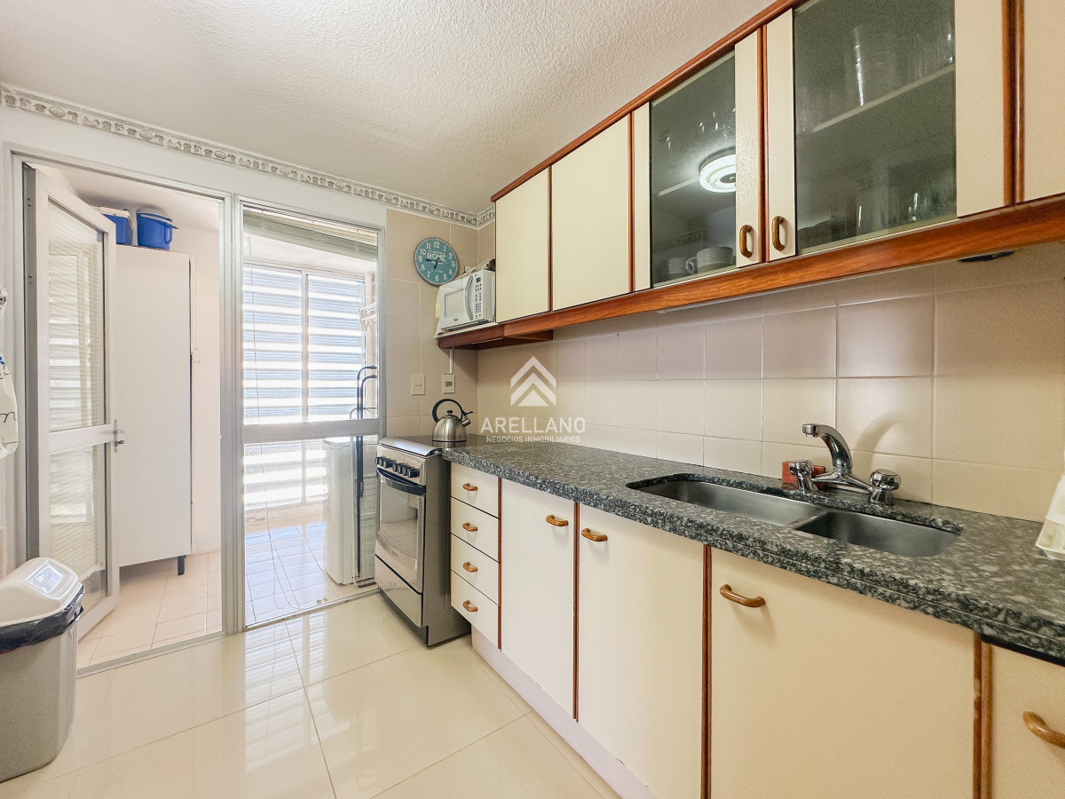 Apartamento ID.5356 - Oportunidad, piso alto 2 dormitorios más dependencia