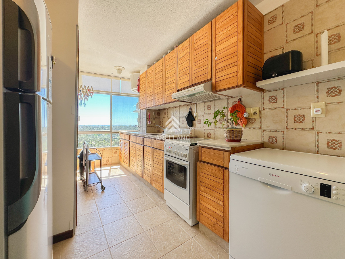 Apartamento ID.5626 - Venta Apartamento en Roosevelt, piso alto, 2 dormitorios más dependencia