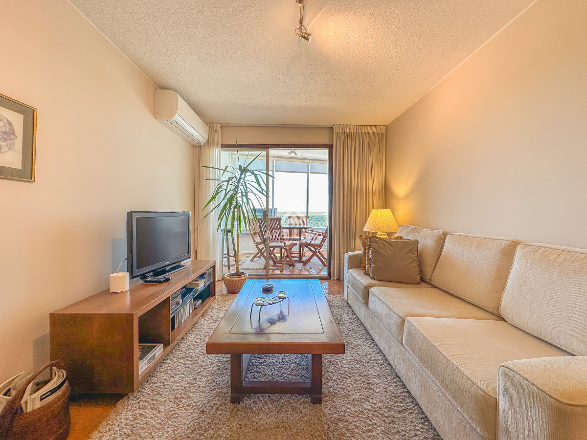 Apartamento ID.5626 - Venta Apartamento en Roosevelt, piso alto, 2 dormitorios más dependencia