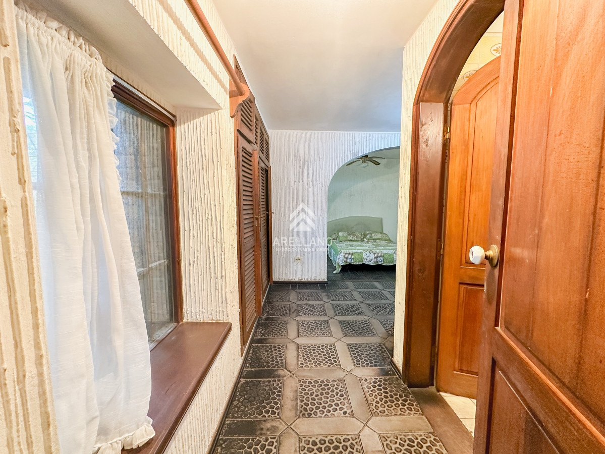 Casa ID.3697 - Hermosa casa en Lugano, 4 dormitorios más dependencia