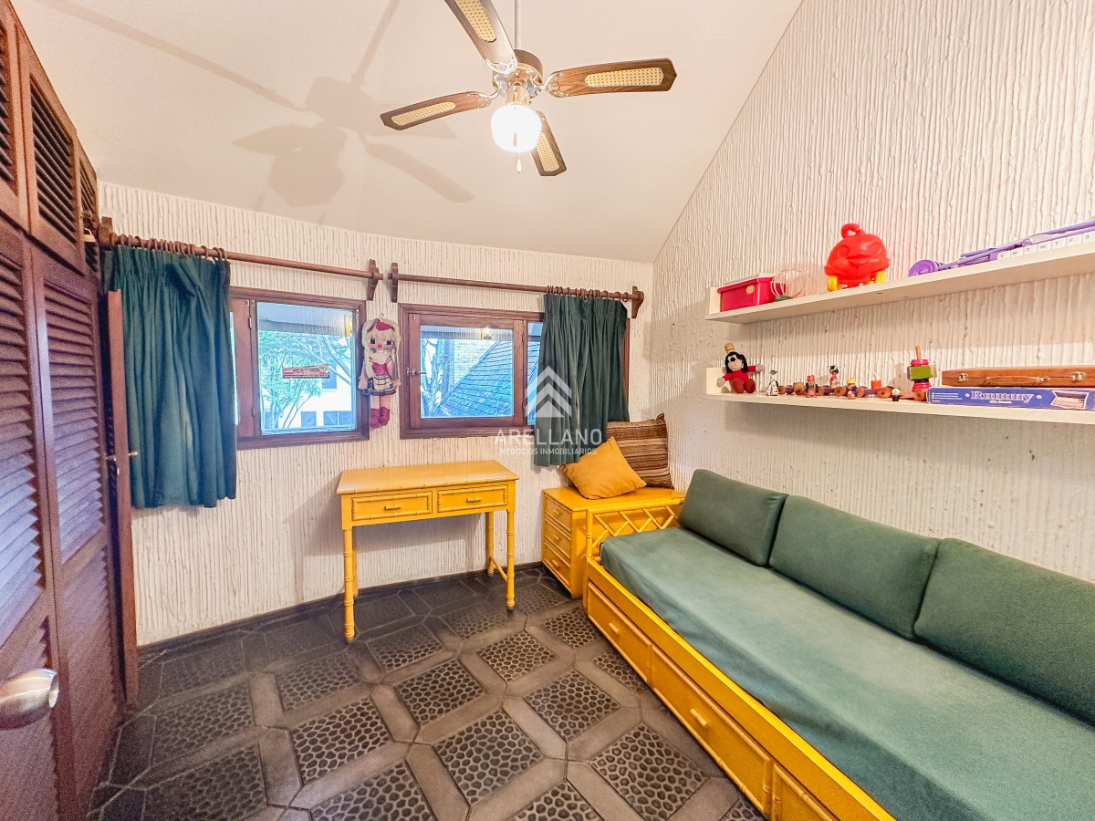 Casa ID.3697 - Hermosa casa en Lugano, 4 dormitorios más dependencia