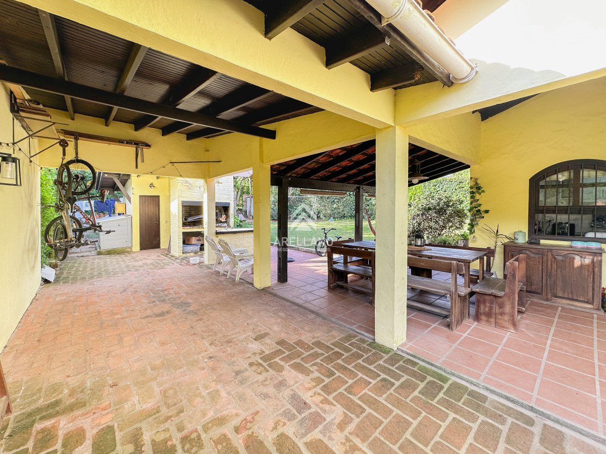 Casa ID.4667 - Casa en Pinares, 3 dormitorios más dependencia