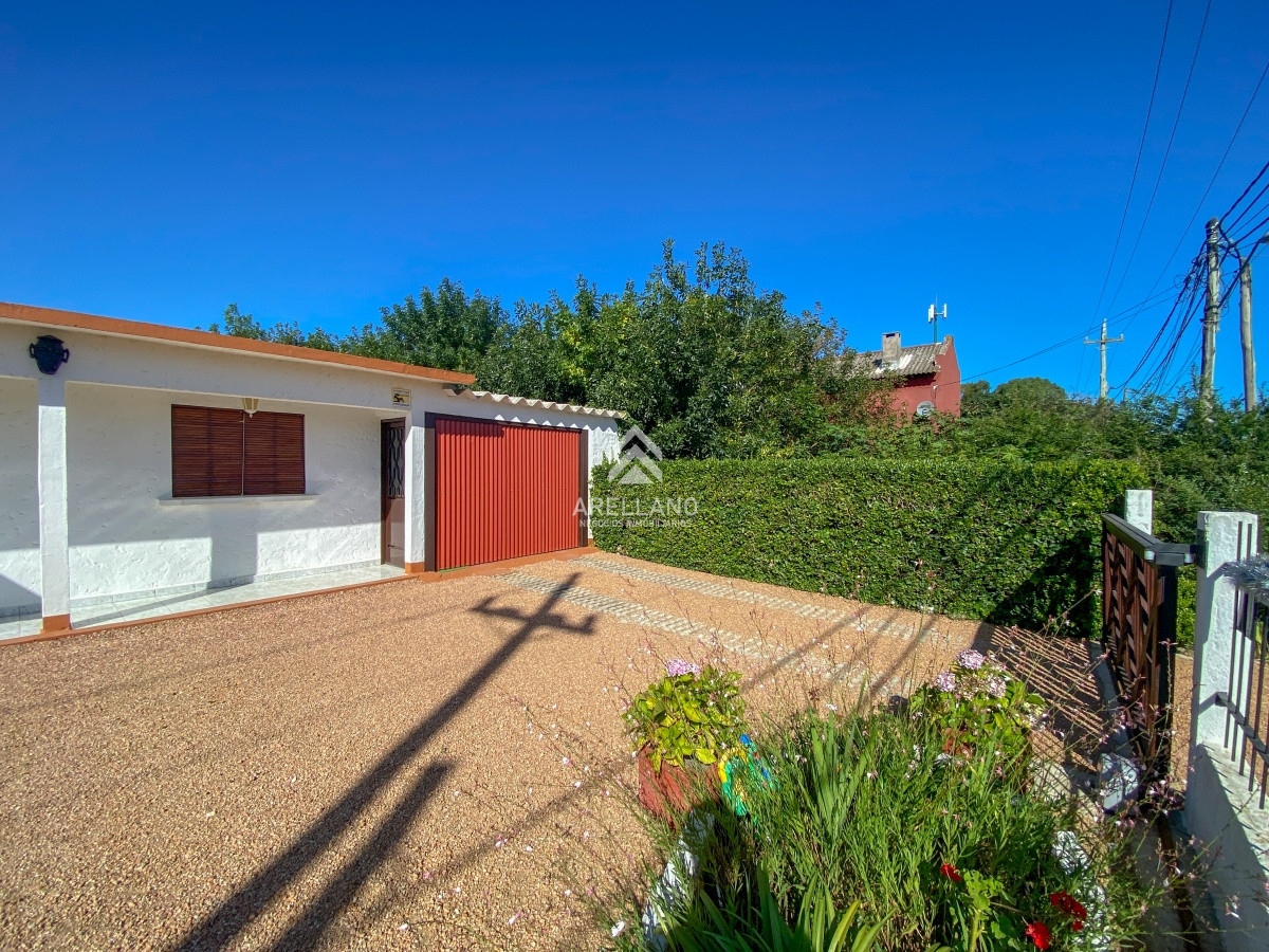 Casa ID.907 - venta Casa en El Tesoro, 3 dormitorios más dependencia