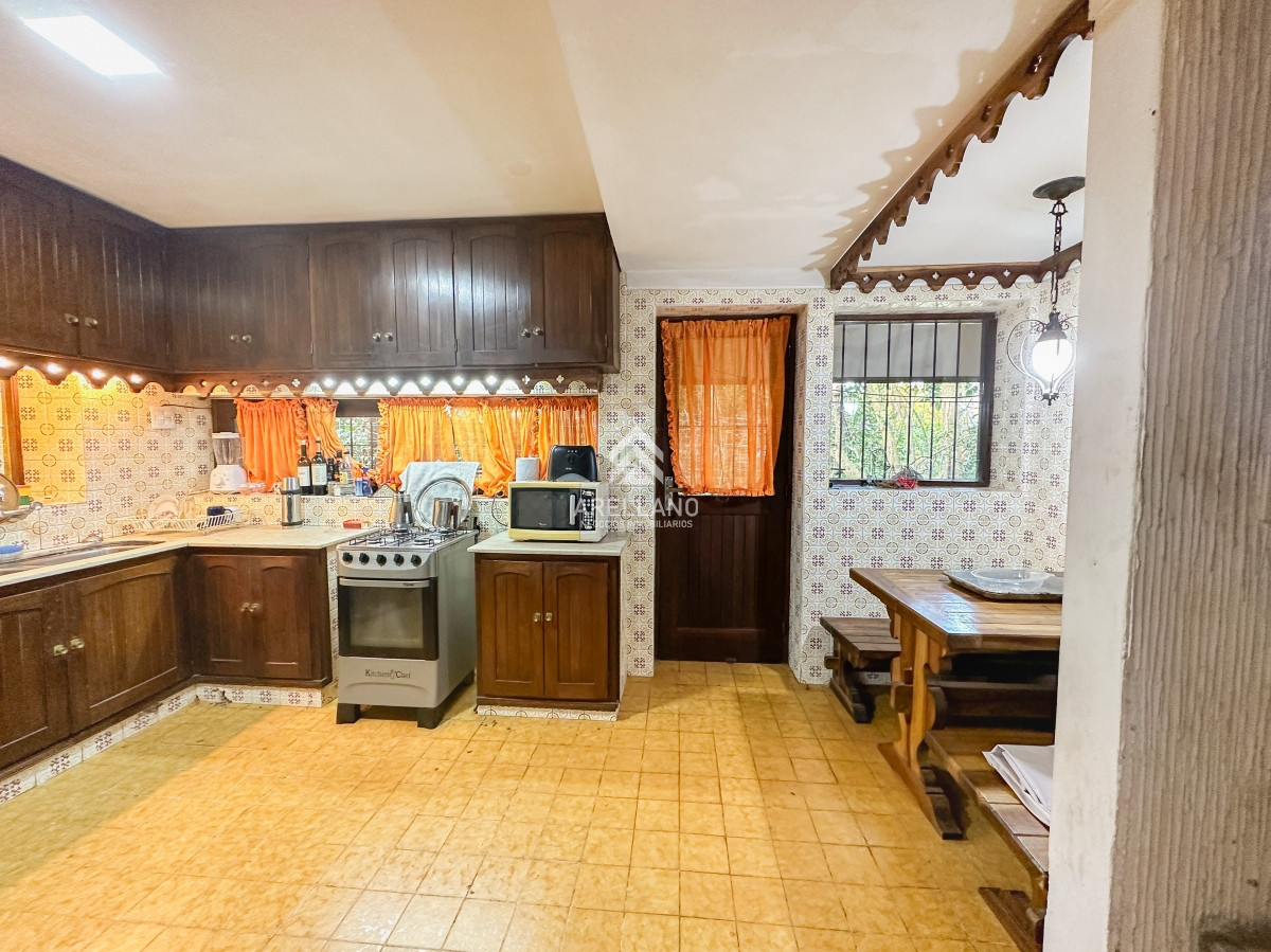 Casa ID.3697 - Hermosa casa en Lugano, 4 dormitorios más dependencia