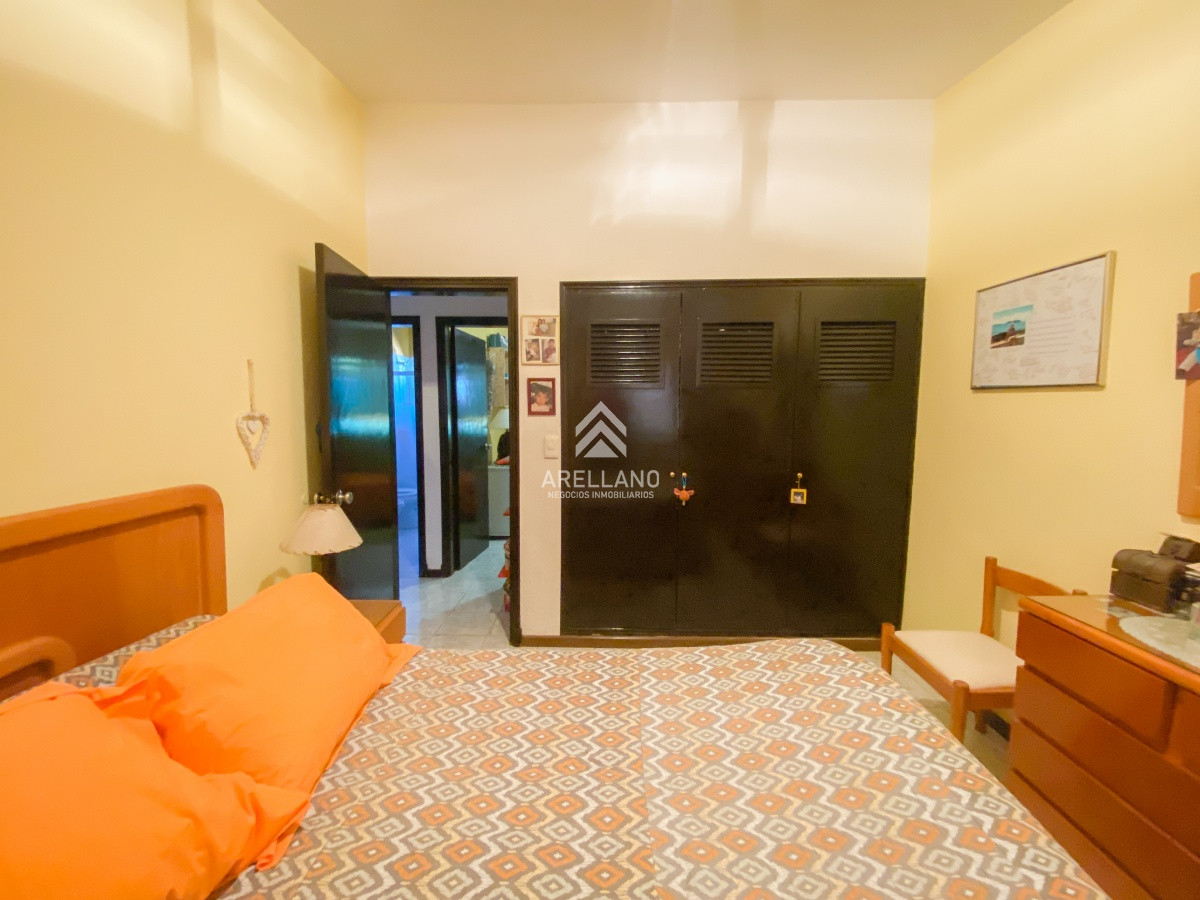 Casa ID.907 - venta Casa en El Tesoro, 3 dormitorios más dependencia