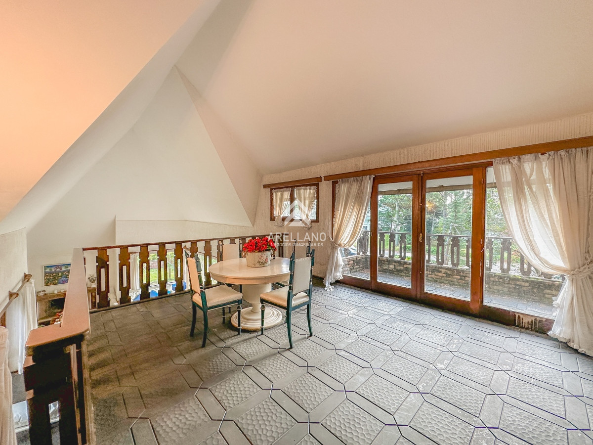 Casa ID.3697 - Hermosa casa en Lugano, 4 dormitorios más dependencia