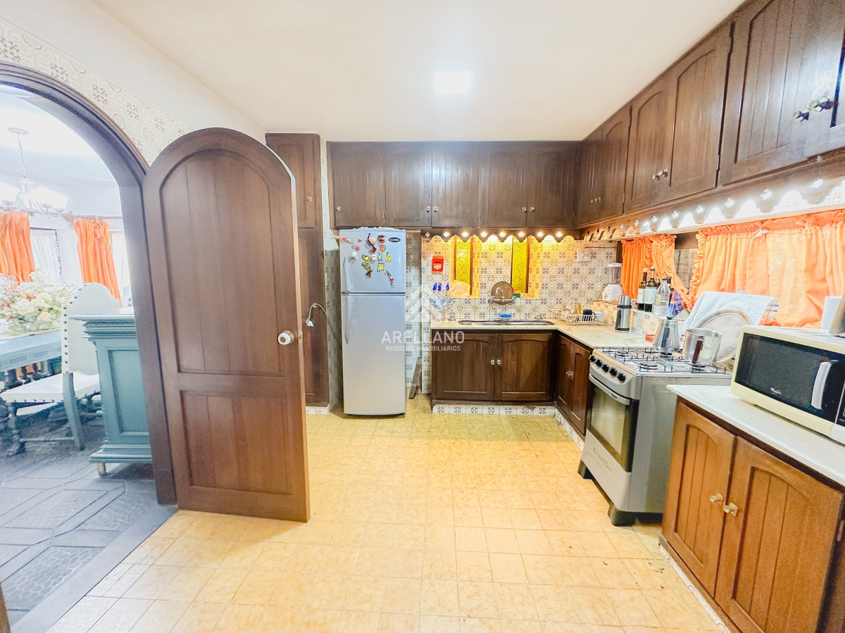 Casa ID.3697 - Hermosa casa en Lugano, 4 dormitorios más dependencia