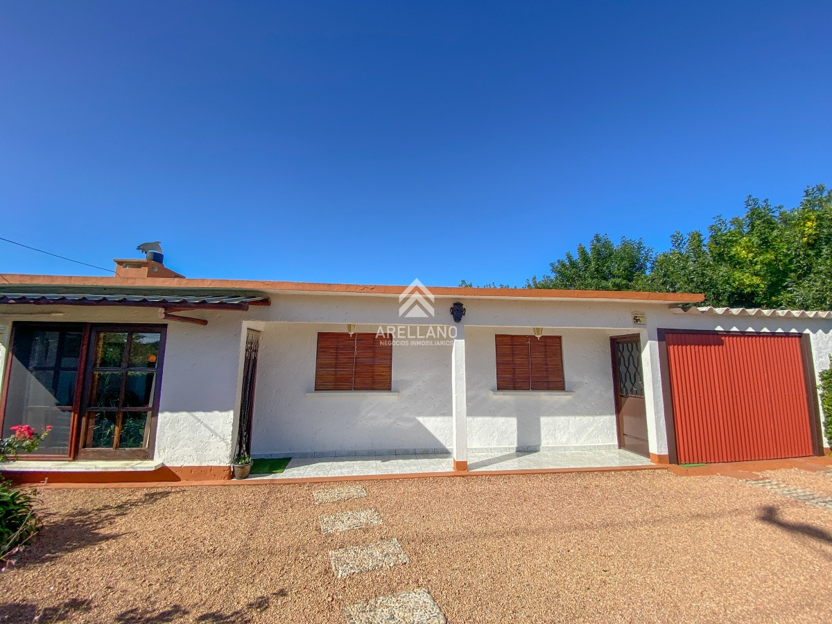 Casa ID.907 - venta Casa en El Tesoro, 3 dormitorios más dependencia