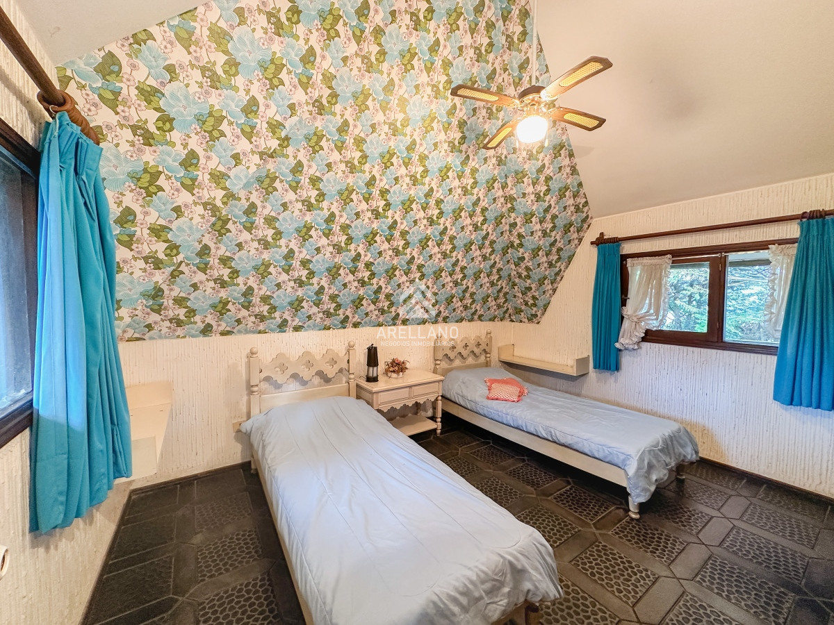 Casa ID.3697 - Hermosa casa en Lugano, 4 dormitorios más dependencia