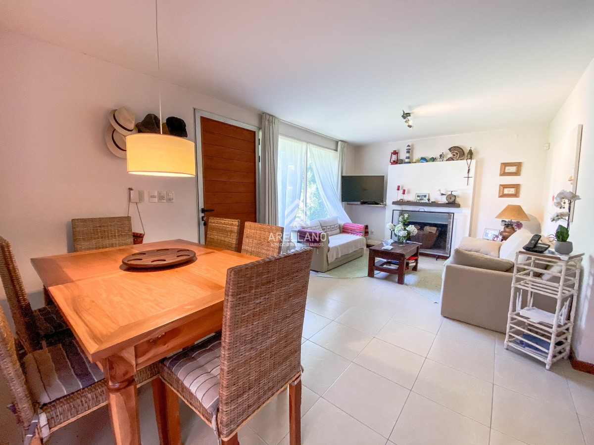 Casa ID.5474 - Venta Casa en Parque Burnett, 2 dormitorios
