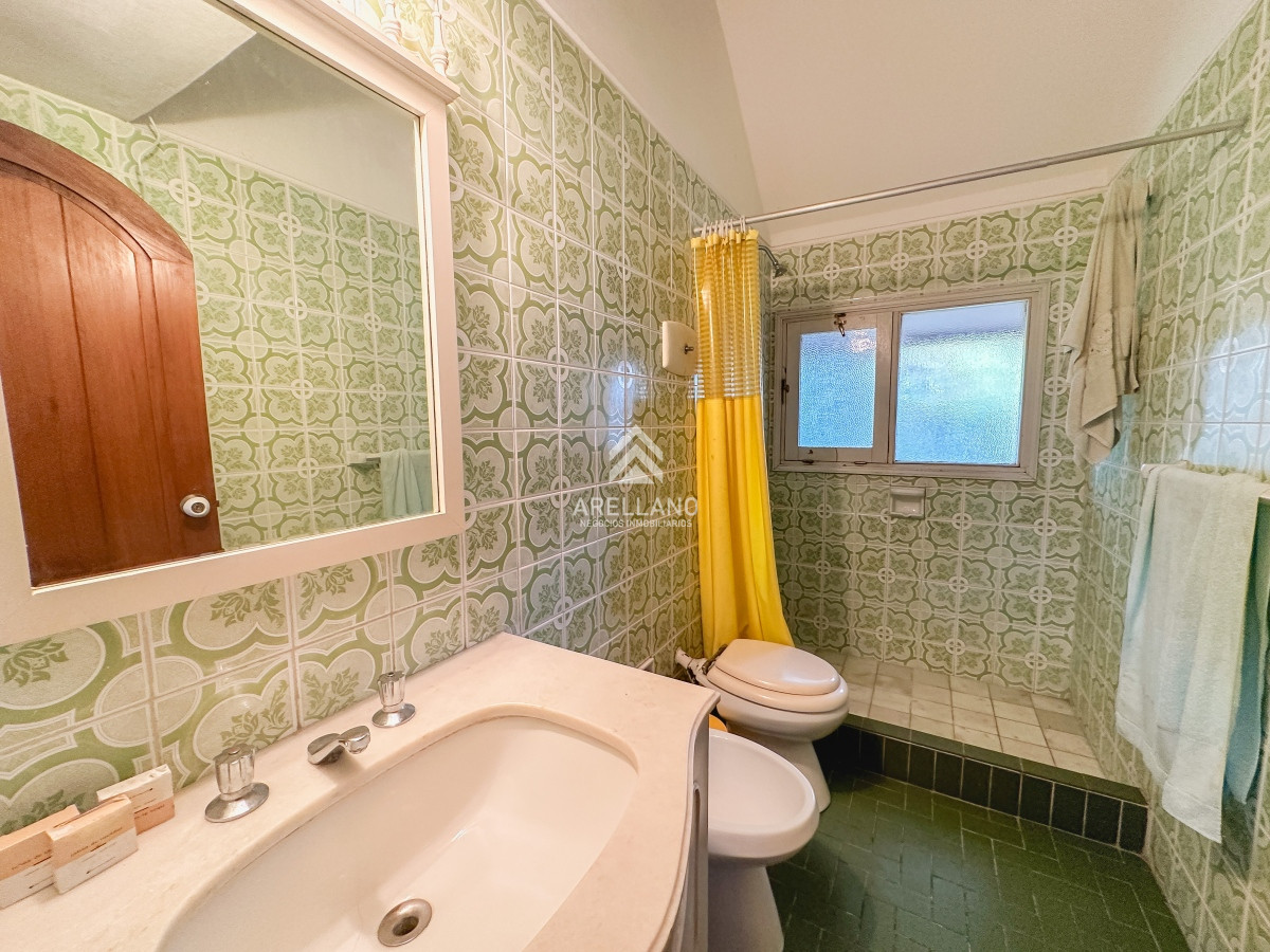 Casa ID.3697 - Hermosa casa en Lugano, 4 dormitorios más dependencia