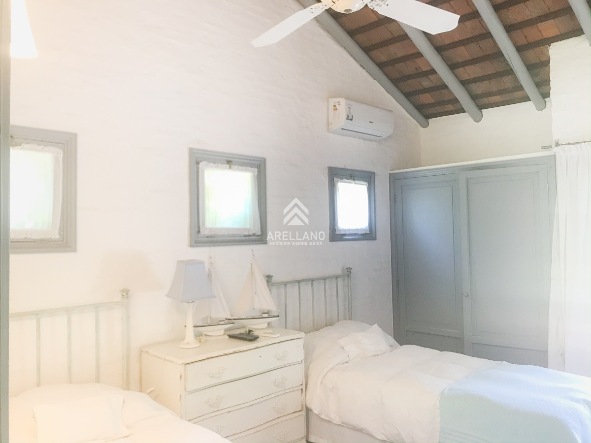 Casa ID.940 - Casa en La Barra, estilo mediterráneo