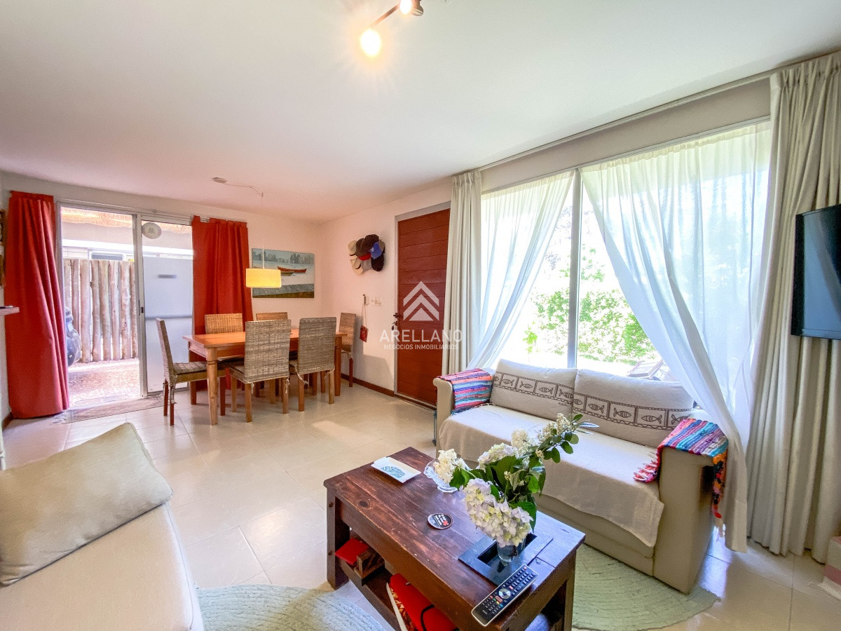 Casa ID.5474 - Venta Casa en Parque Burnett, 2 dormitorios
