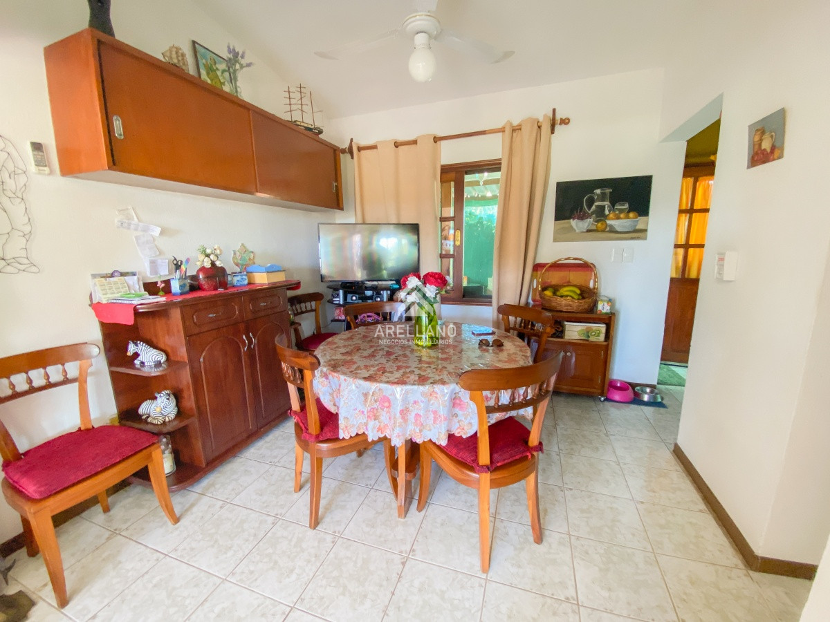 Casa ID.907 - venta Casa en El Tesoro, 3 dormitorios más dependencia