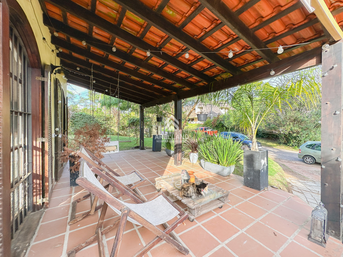 Casa ID.4667 - Casa en Pinares, 3 dormitorios más dependencia