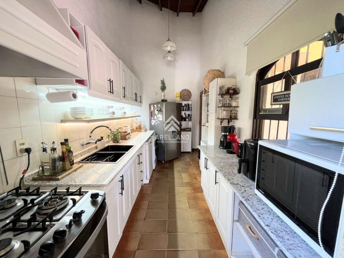 Casa ID.4667 - Casa en Pinares, 3 dormitorios más dependencia