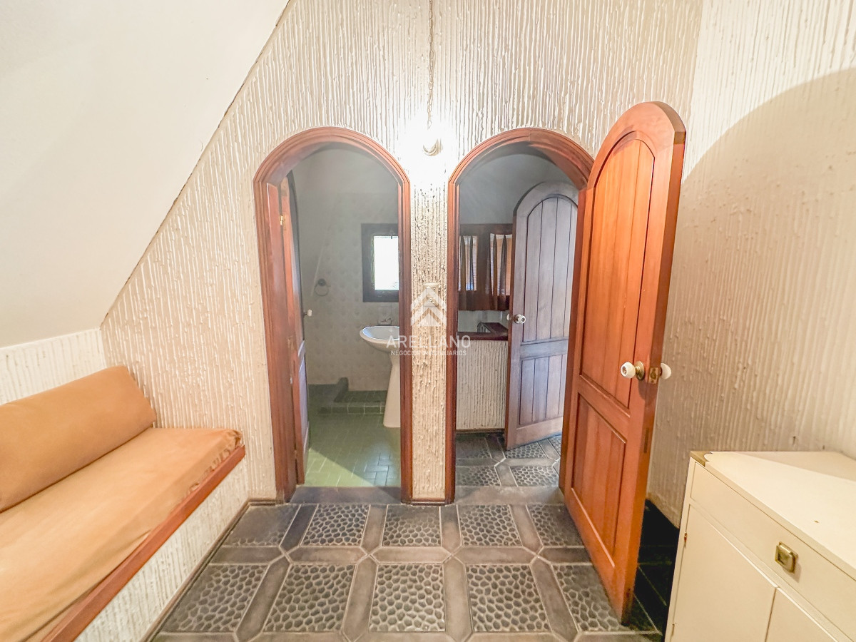 Casa ID.3697 - Hermosa casa en Lugano, 4 dormitorios más dependencia