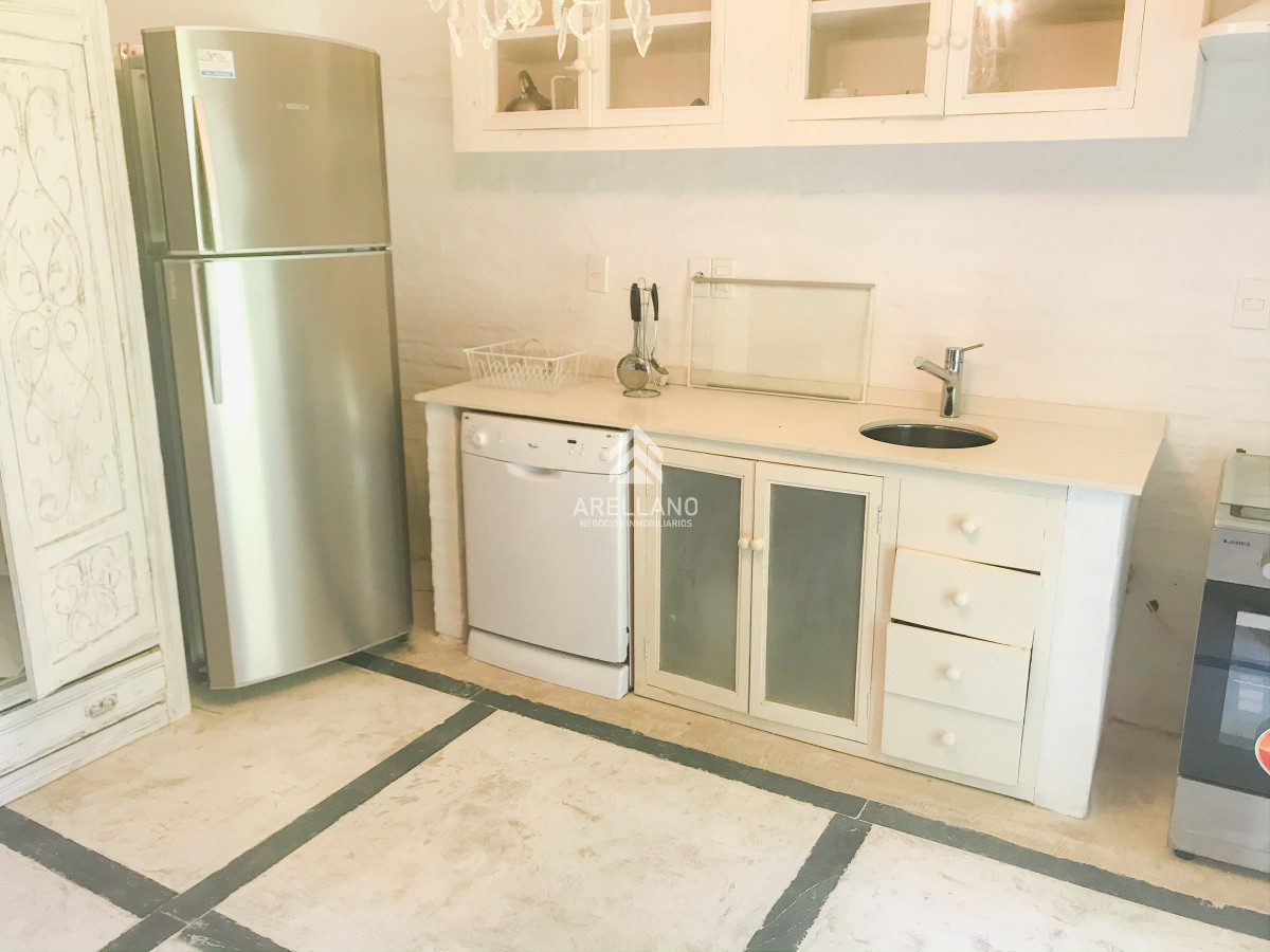 Casa ID.940 - Casa en La Barra, estilo mediterráneo