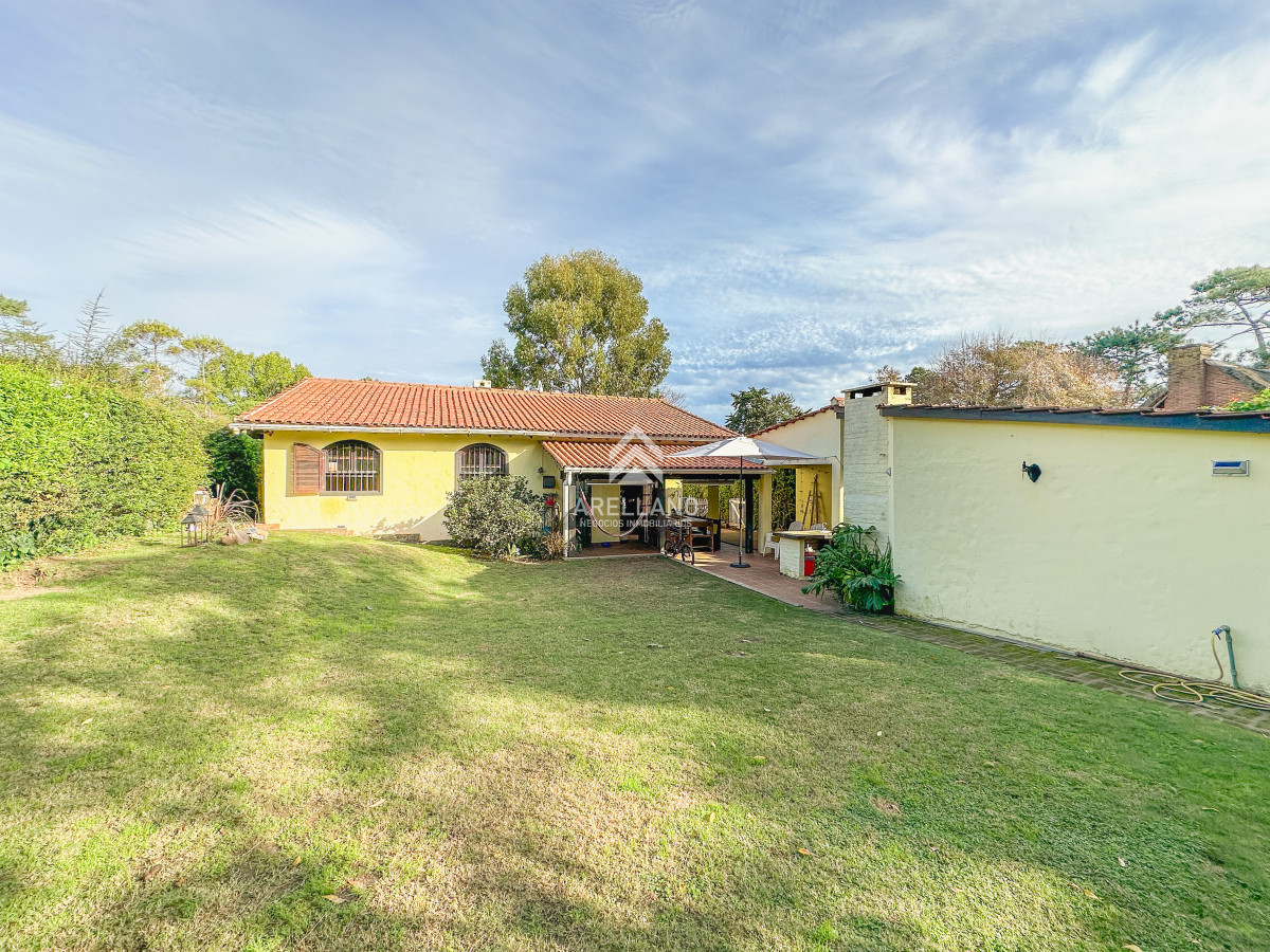 Casa ID.4667 - Casa en Pinares, 3 dormitorios más dependencia