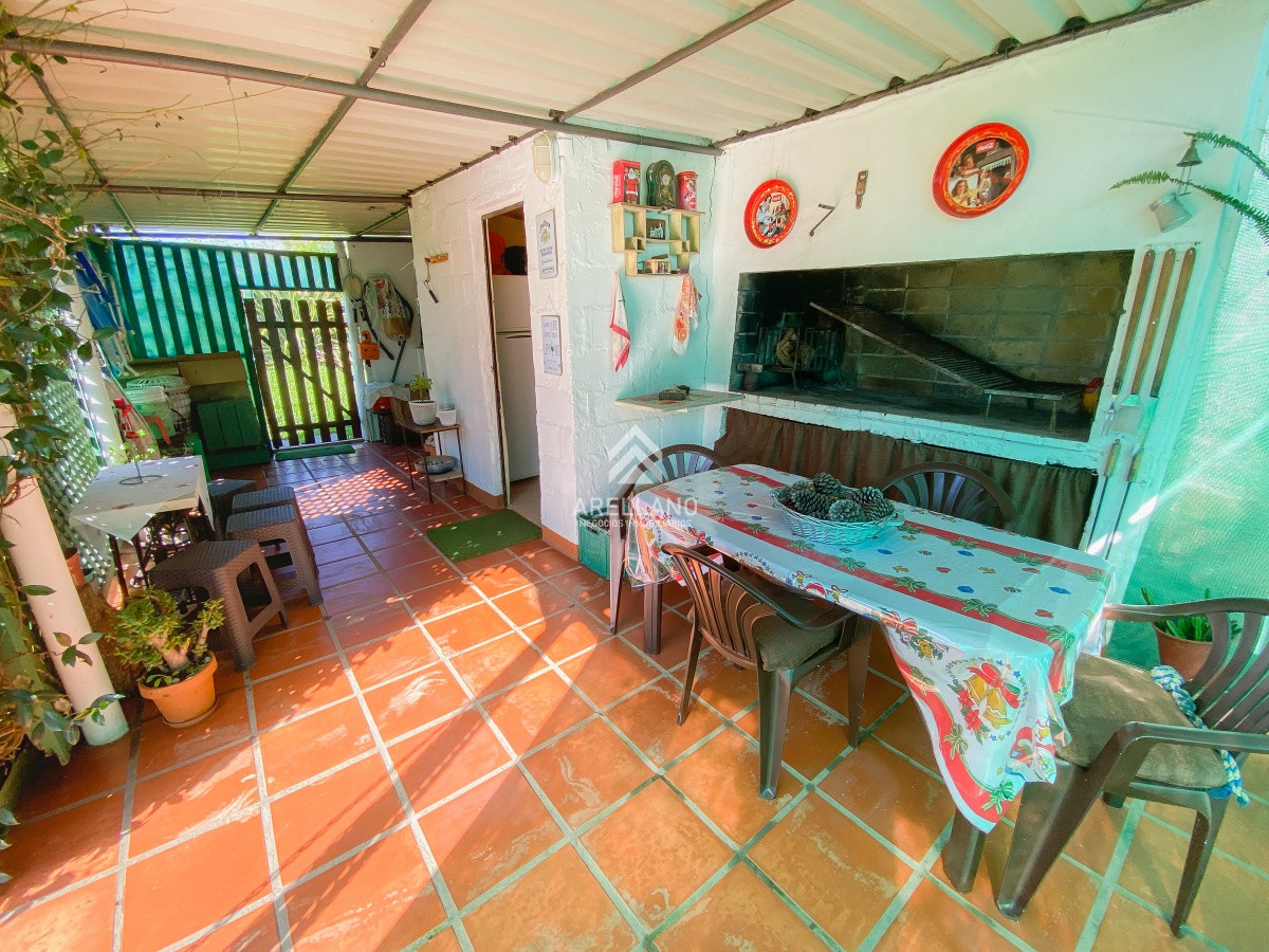 Casa ID.907 - venta Casa en El Tesoro, 3 dormitorios más dependencia