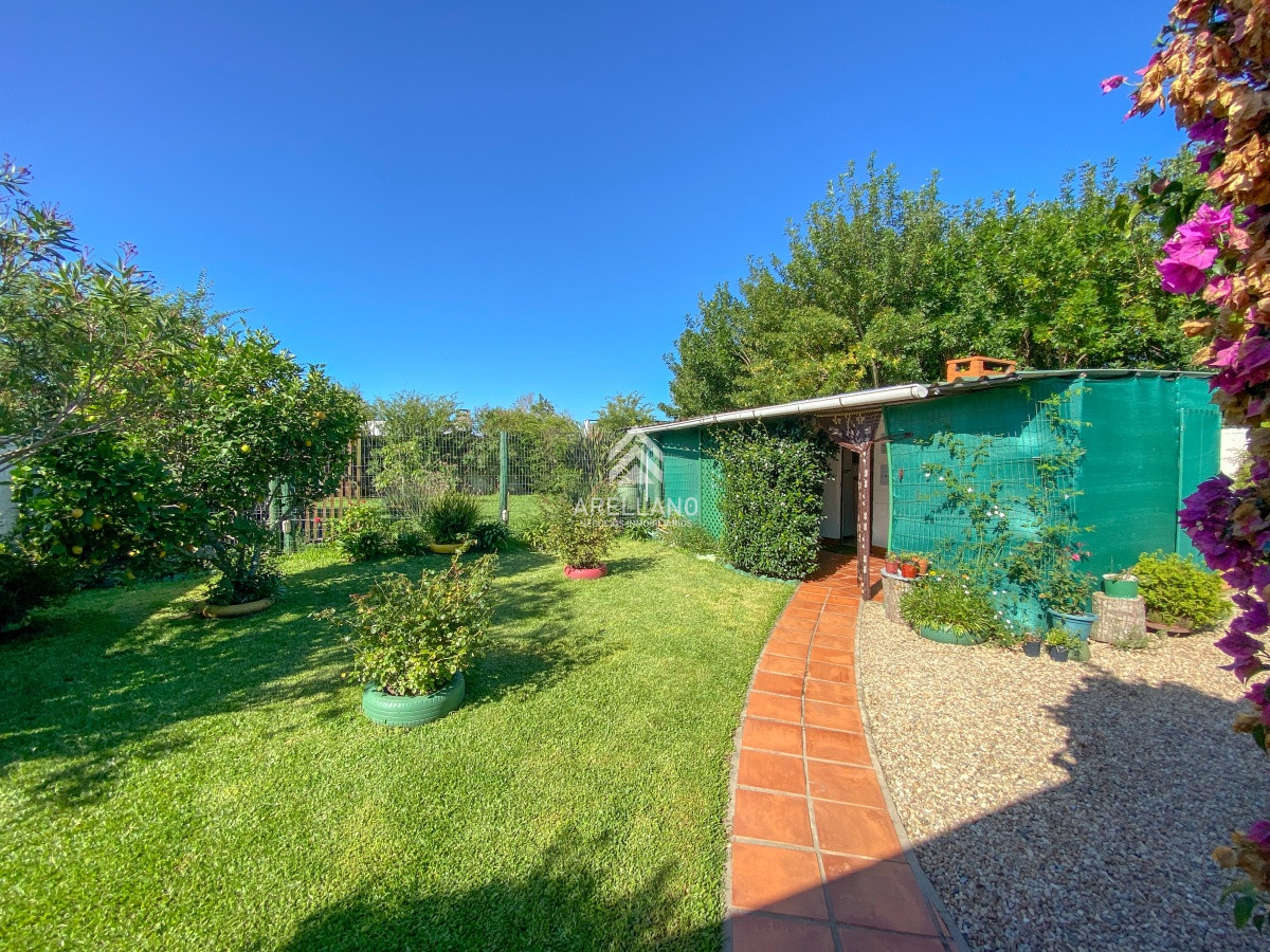Casa ID.907 - venta Casa en El Tesoro, 3 dormitorios más dependencia